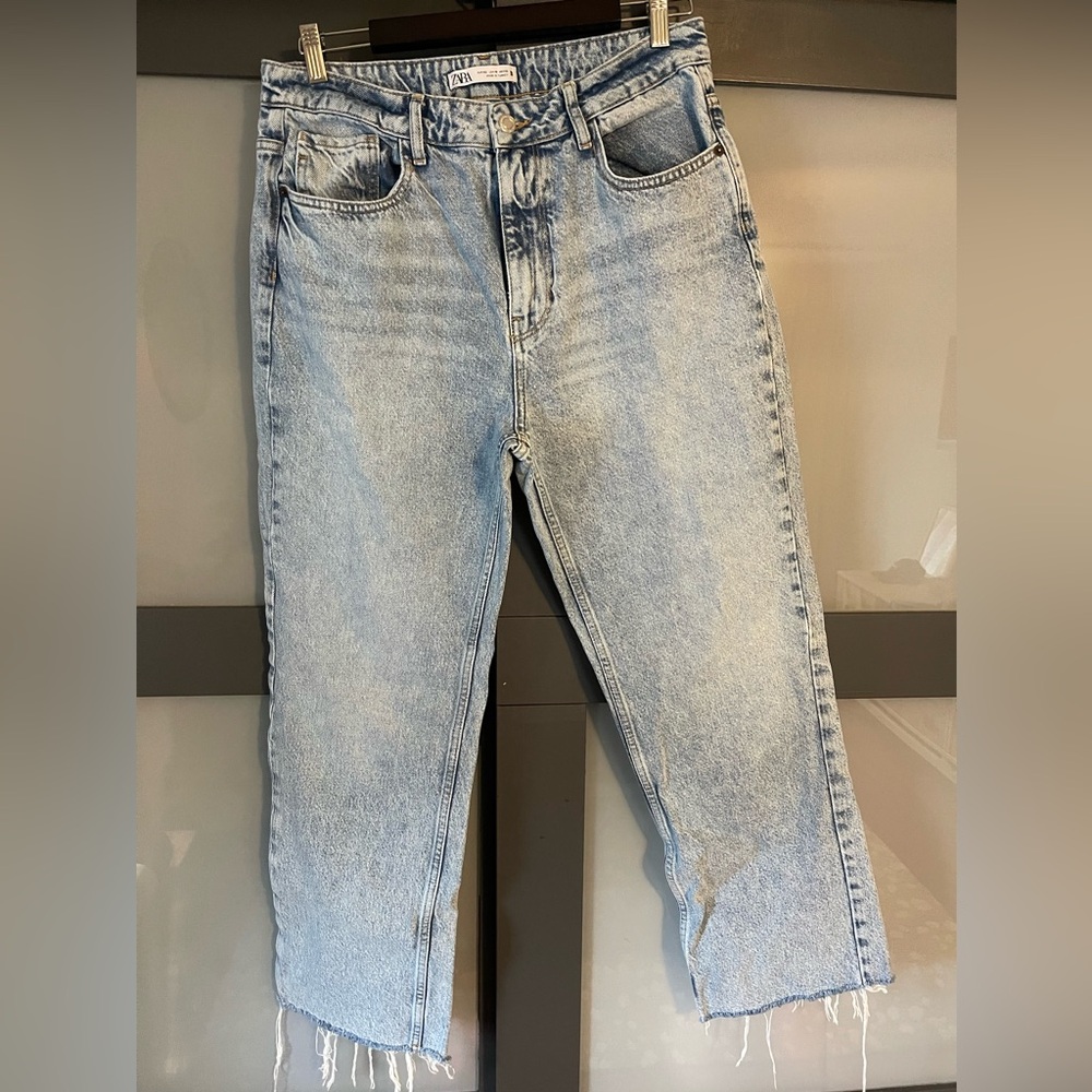Woman’s Zara “mom” jeans